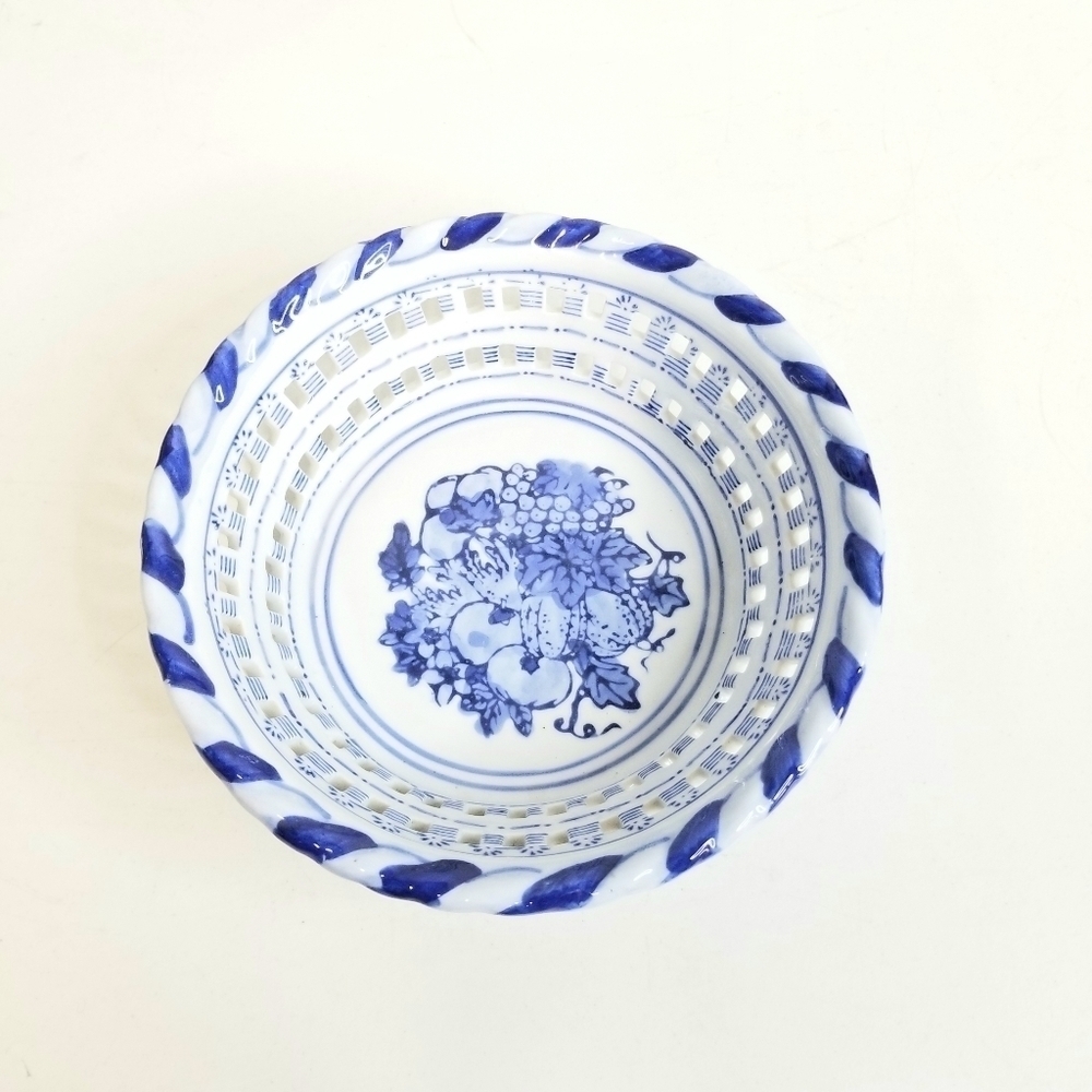 Vintage Blue and white Chinese Reticulated Dish Bowl